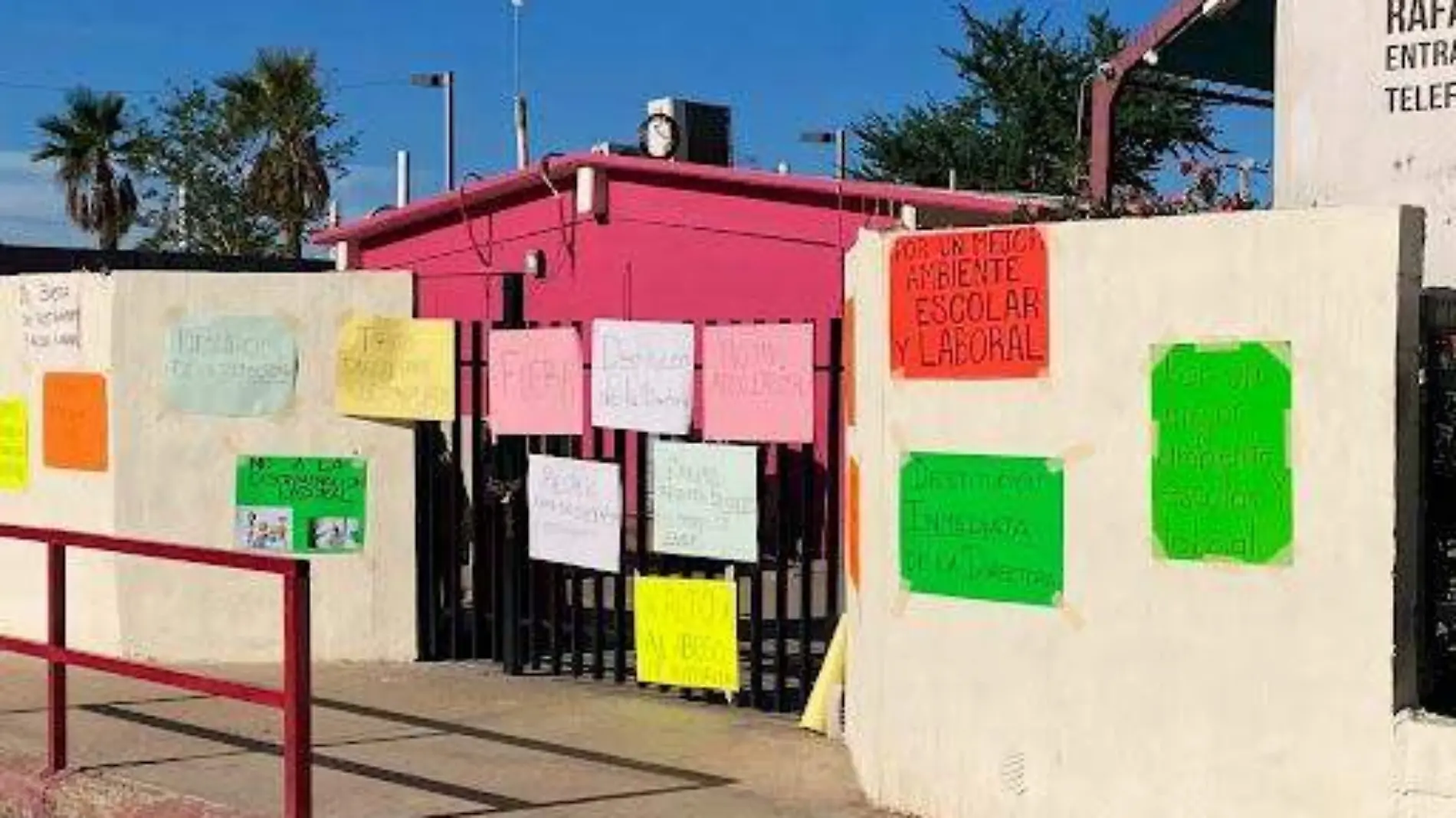 Esta mañana, ciudadanos “tomaron” las instalaciones de la escuela donde estudian sus hijos